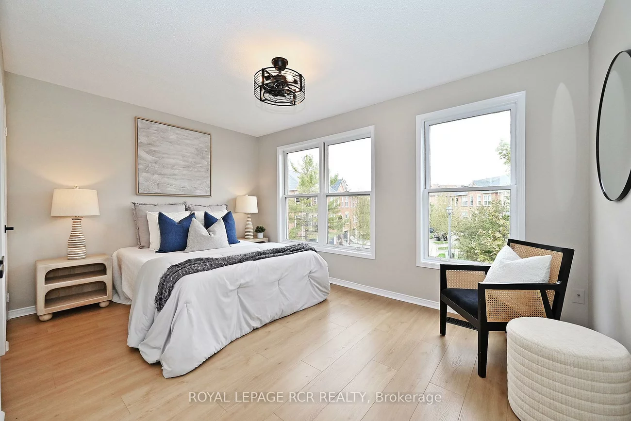28, Wyatt, Bayview Wellington, Aurora