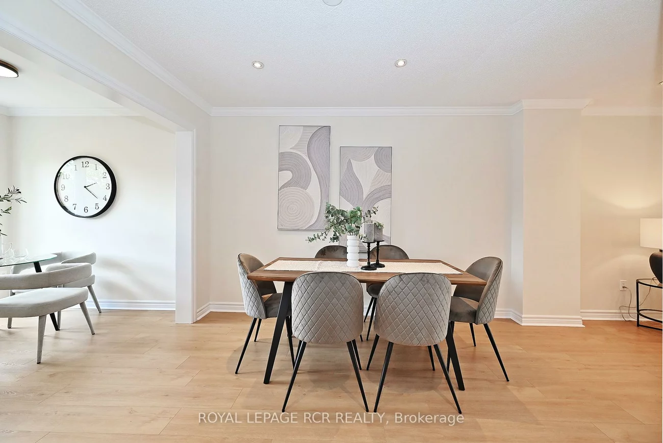 28, Wyatt, Bayview Wellington, Aurora