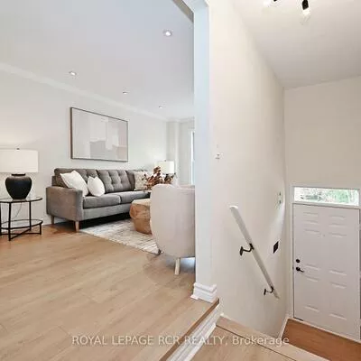 28, Wyatt, Bayview Wellington, Aurora