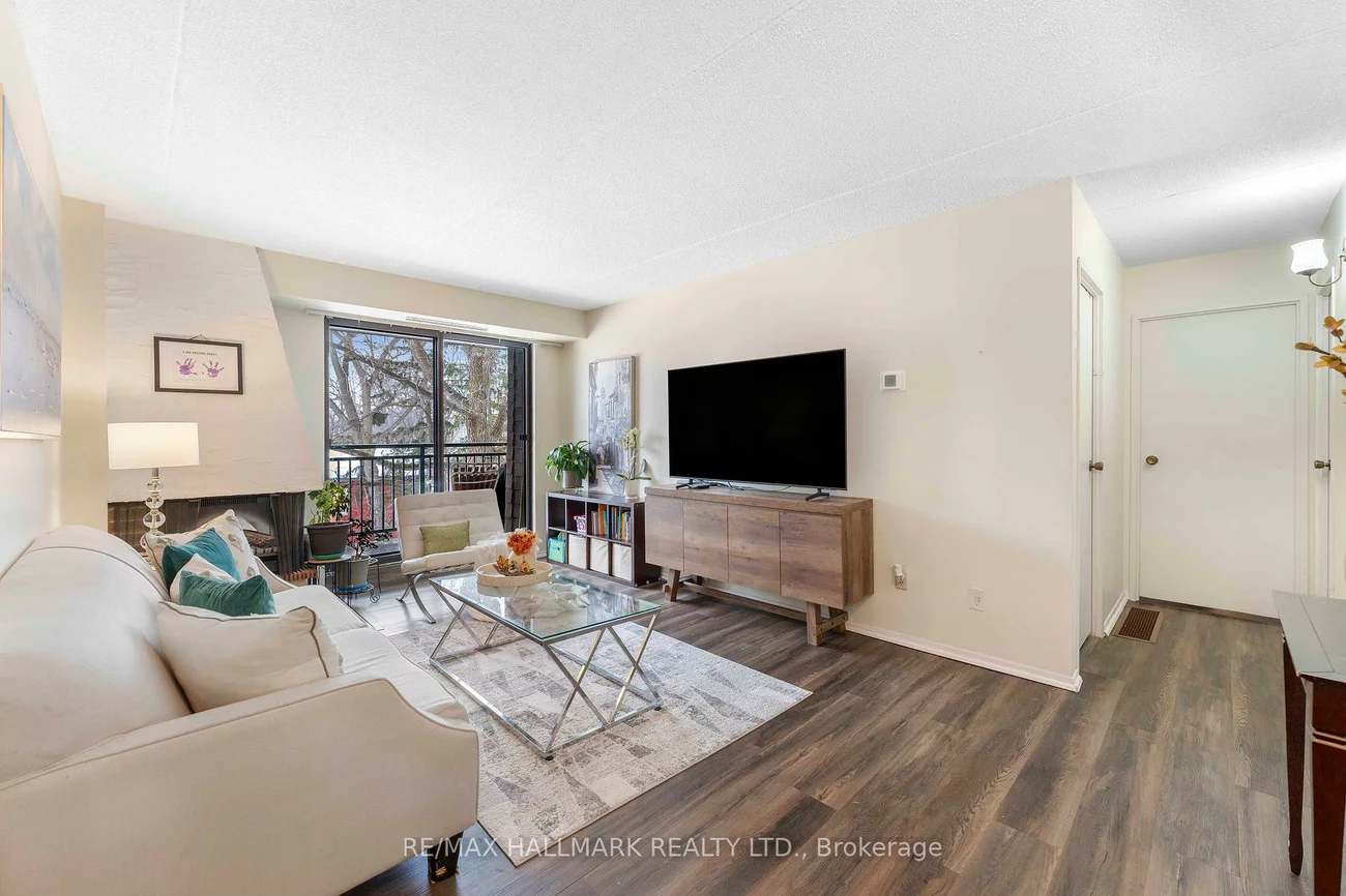 15390, Yonge, Aurora Village, Aurora