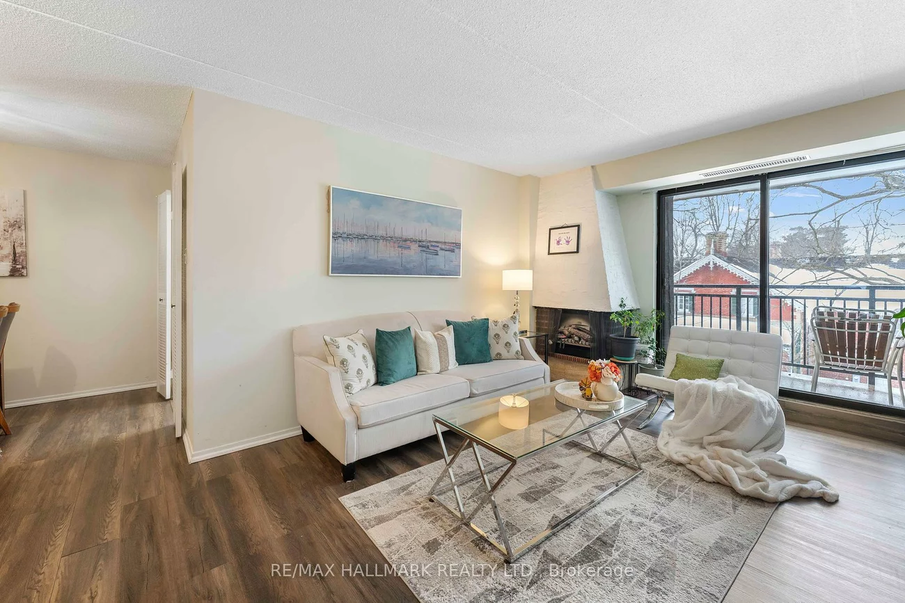 15390, Yonge, Aurora Village, Aurora