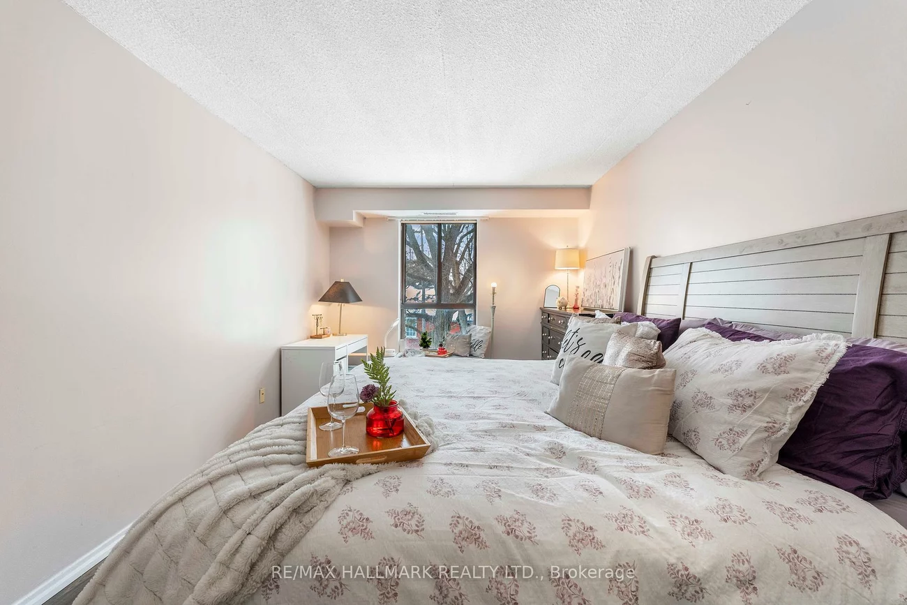 15390, Yonge, Aurora Village, Aurora