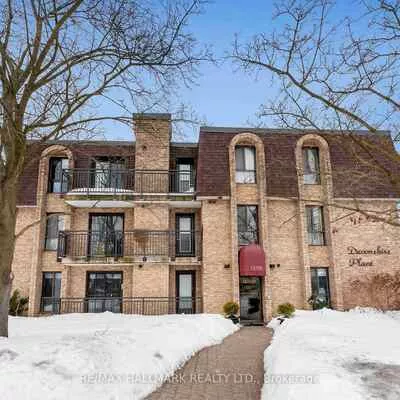 15390, Yonge, Aurora Village, Aurora