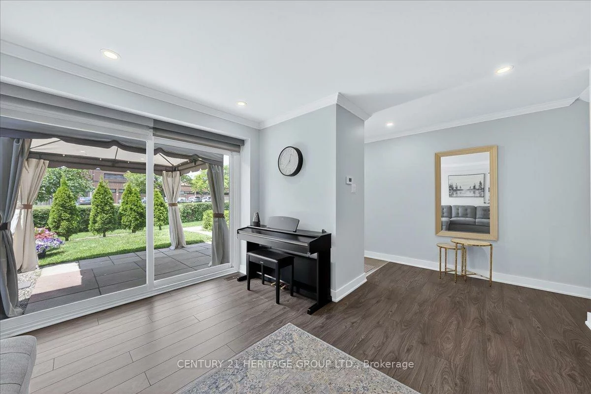 32, Springfair, Aurora Village, Aurora