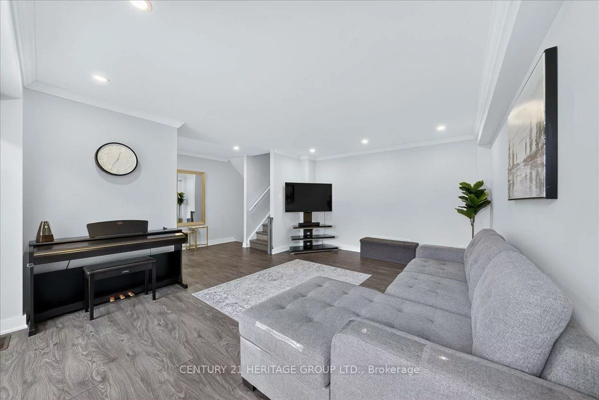 32, Springfair, Aurora Village, Aurora