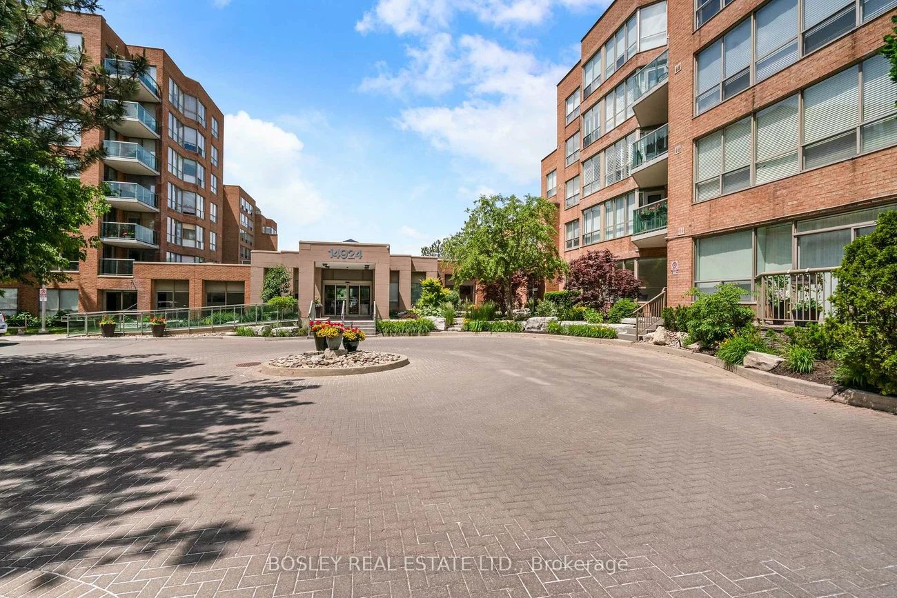 14924, Yonge, Aurora Highlands, Aurora