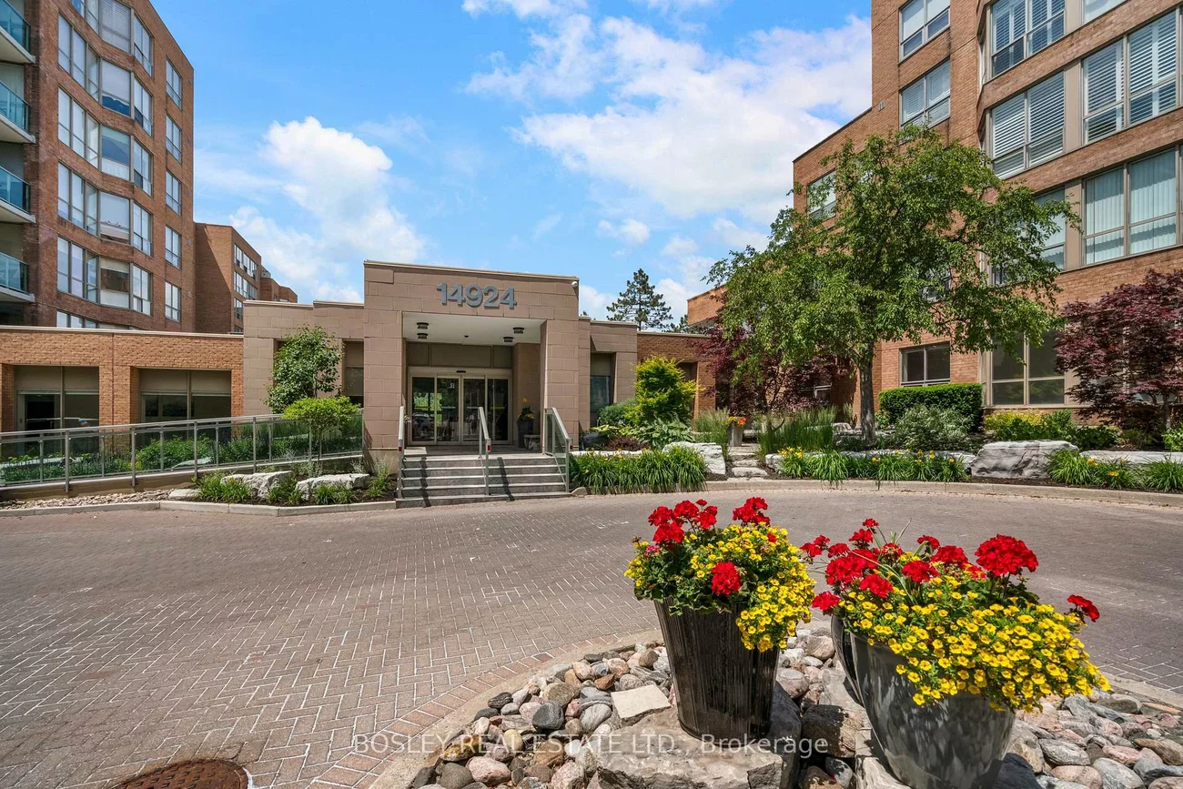 14924, Yonge, Aurora Highlands, Aurora