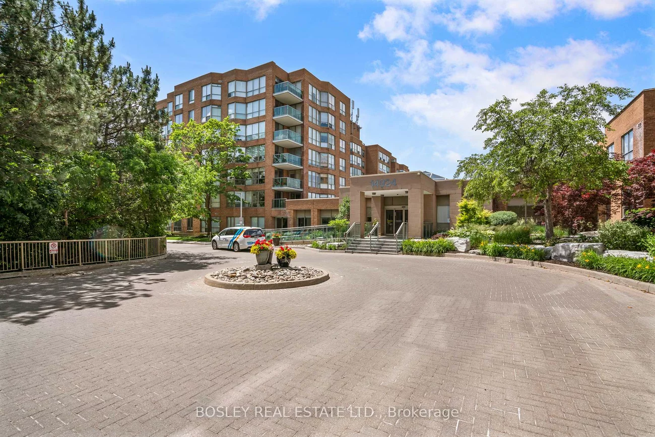 14924, Yonge, Aurora Highlands, Aurora