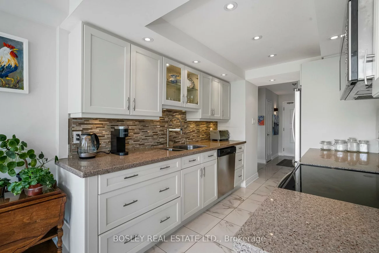 14924, Yonge, Aurora Highlands, Aurora