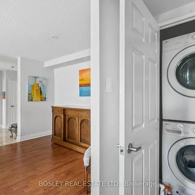 14924, Yonge, Aurora Highlands, Aurora