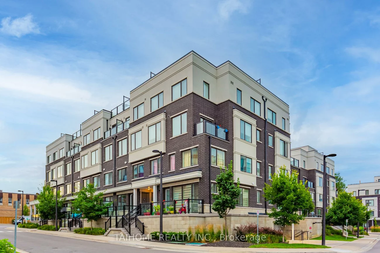 400, Alex Gardner, Aurora Heights, Aurora