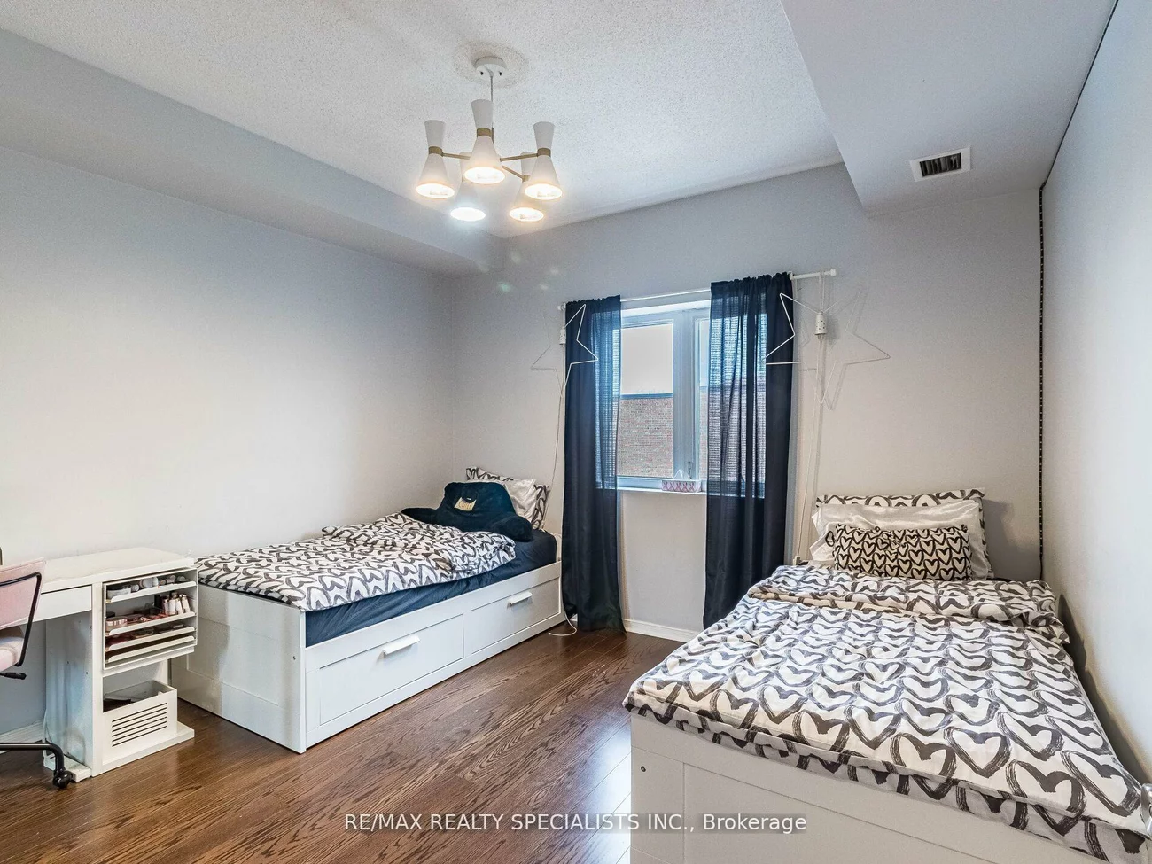 21, George, Aurora Village, Aurora