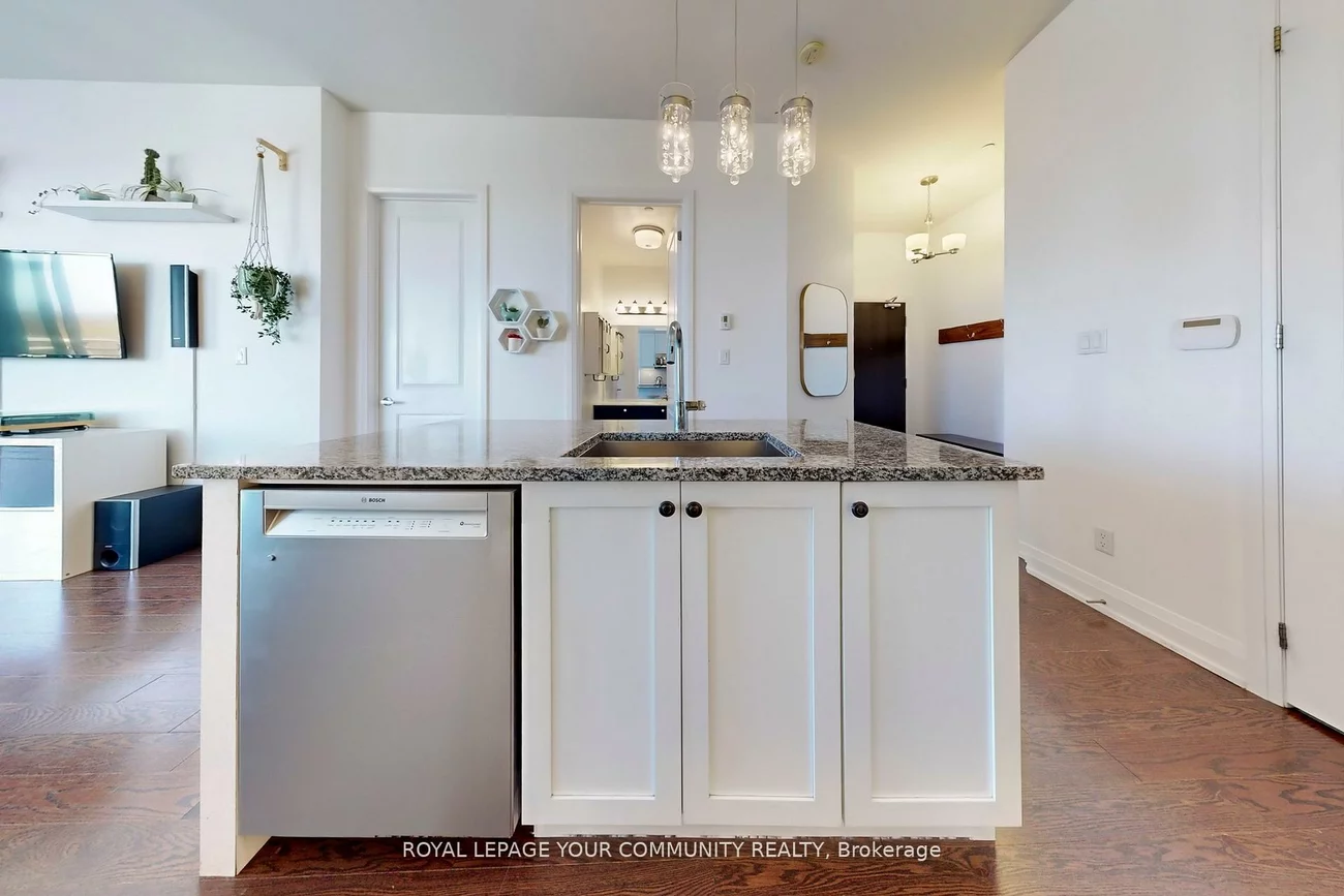 15277, Yonge, Aurora Village, Aurora