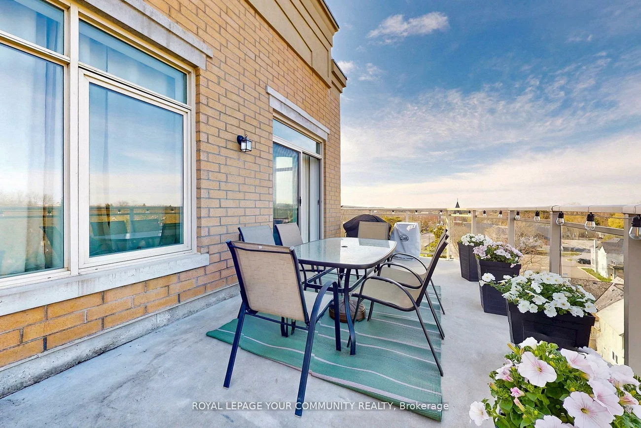 15277, Yonge, Aurora Village, Aurora