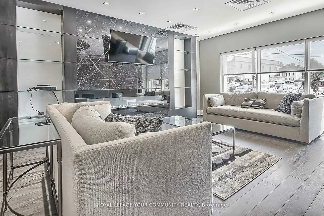 15277, Yonge, Aurora Village, Aurora