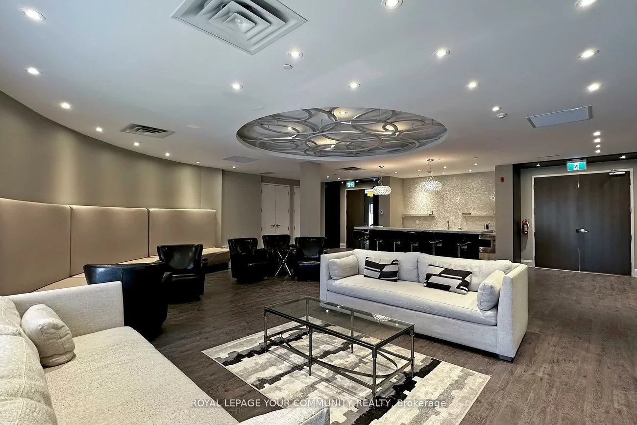 15277, Yonge, Aurora Village, Aurora