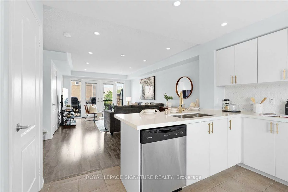 263, John West, Bayview Wellington, Aurora