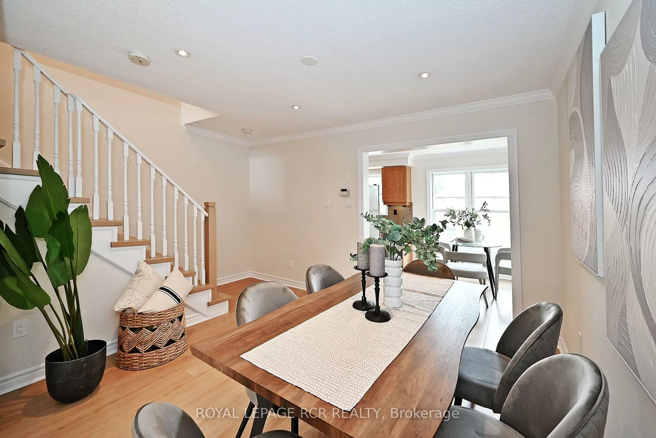 28, Wyatt, Bayview Wellington, Aurora