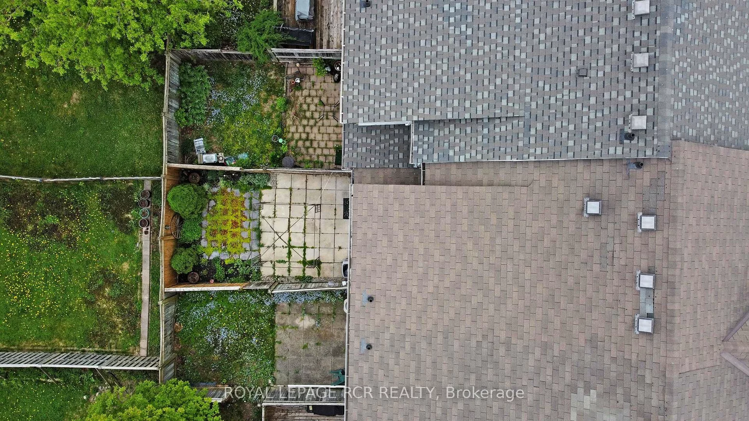 28, Wyatt, Bayview Wellington, Aurora