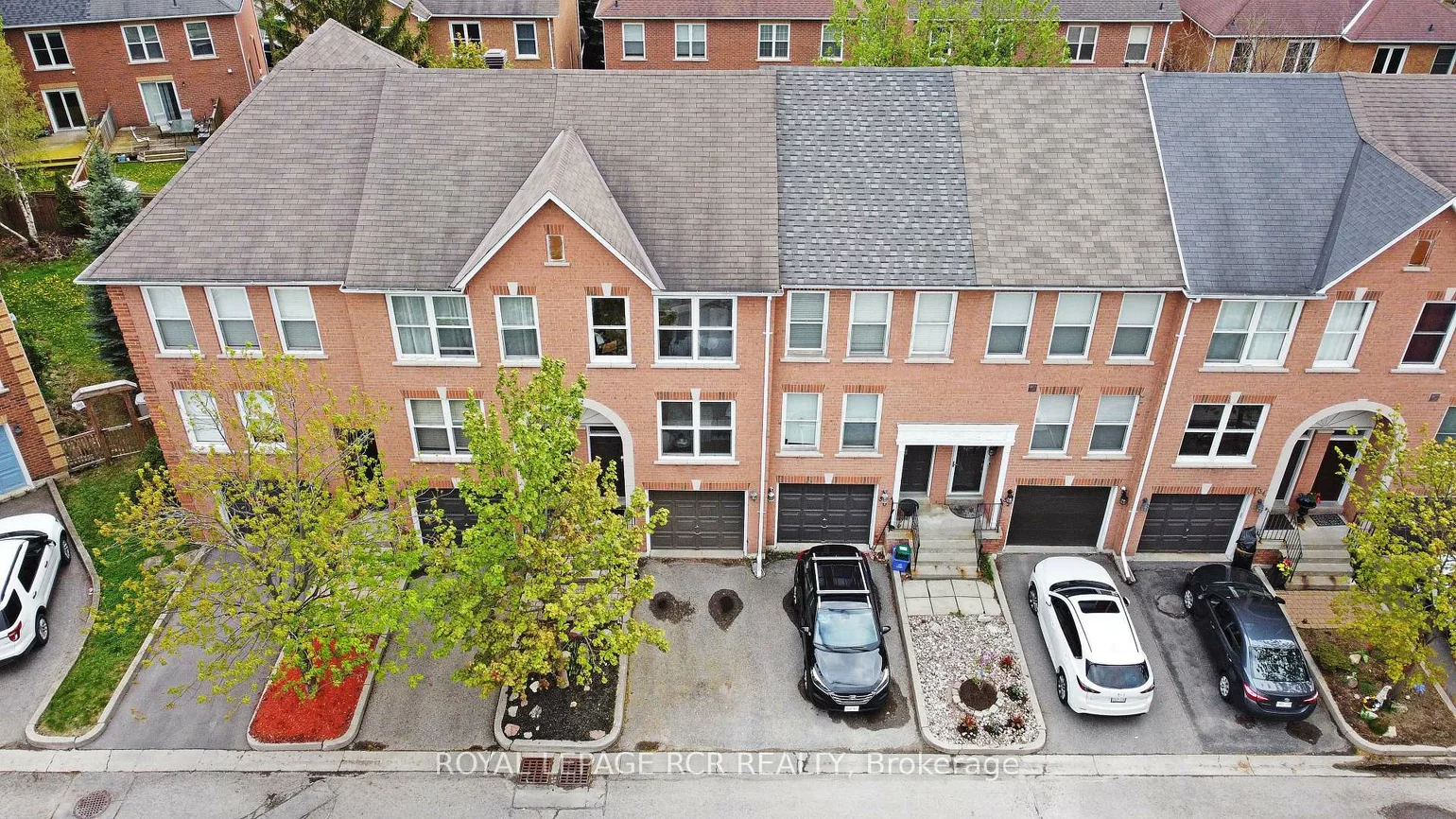 28, Wyatt, Bayview Wellington, Aurora