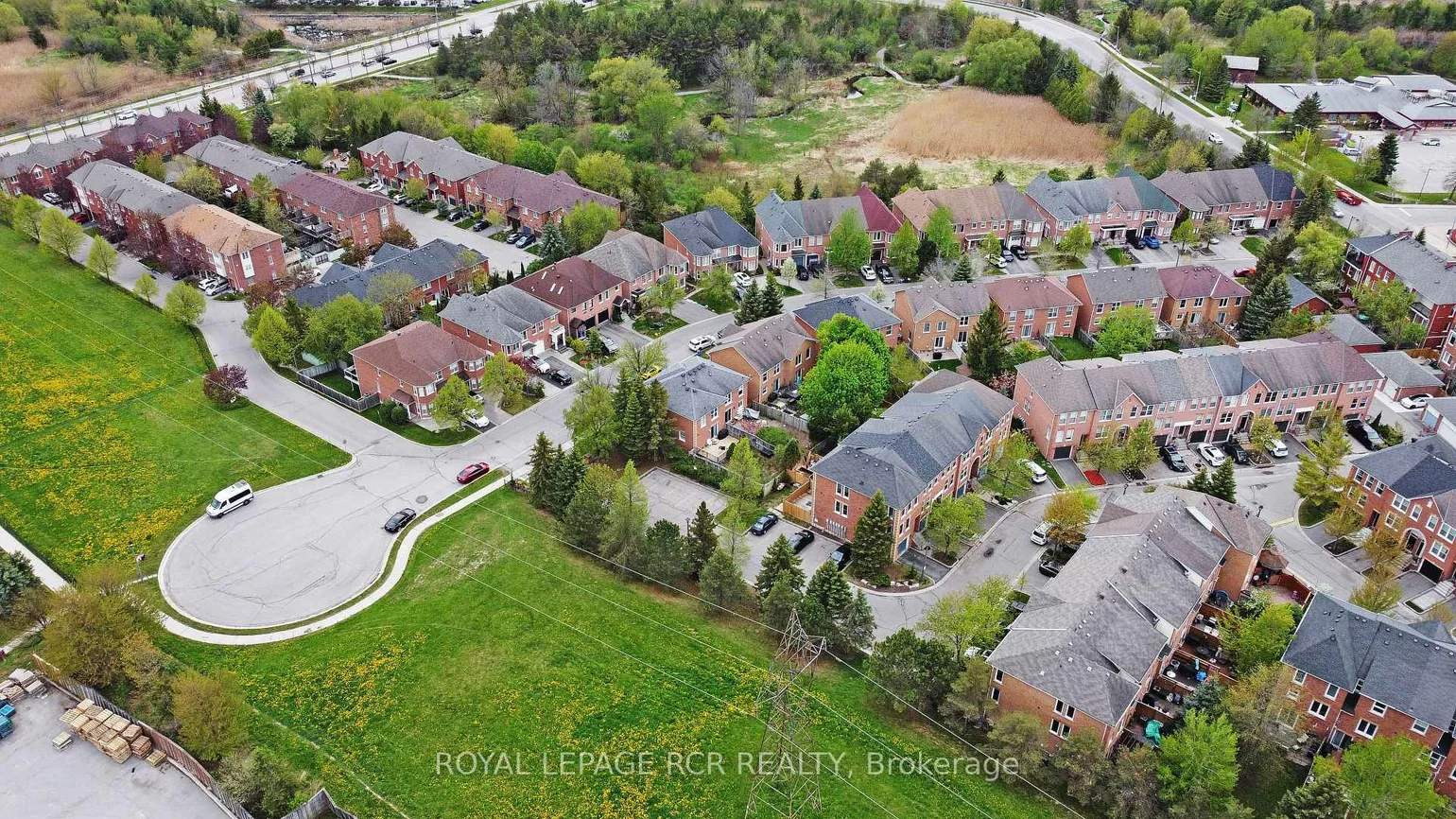 28, Wyatt, Bayview Wellington, Aurora