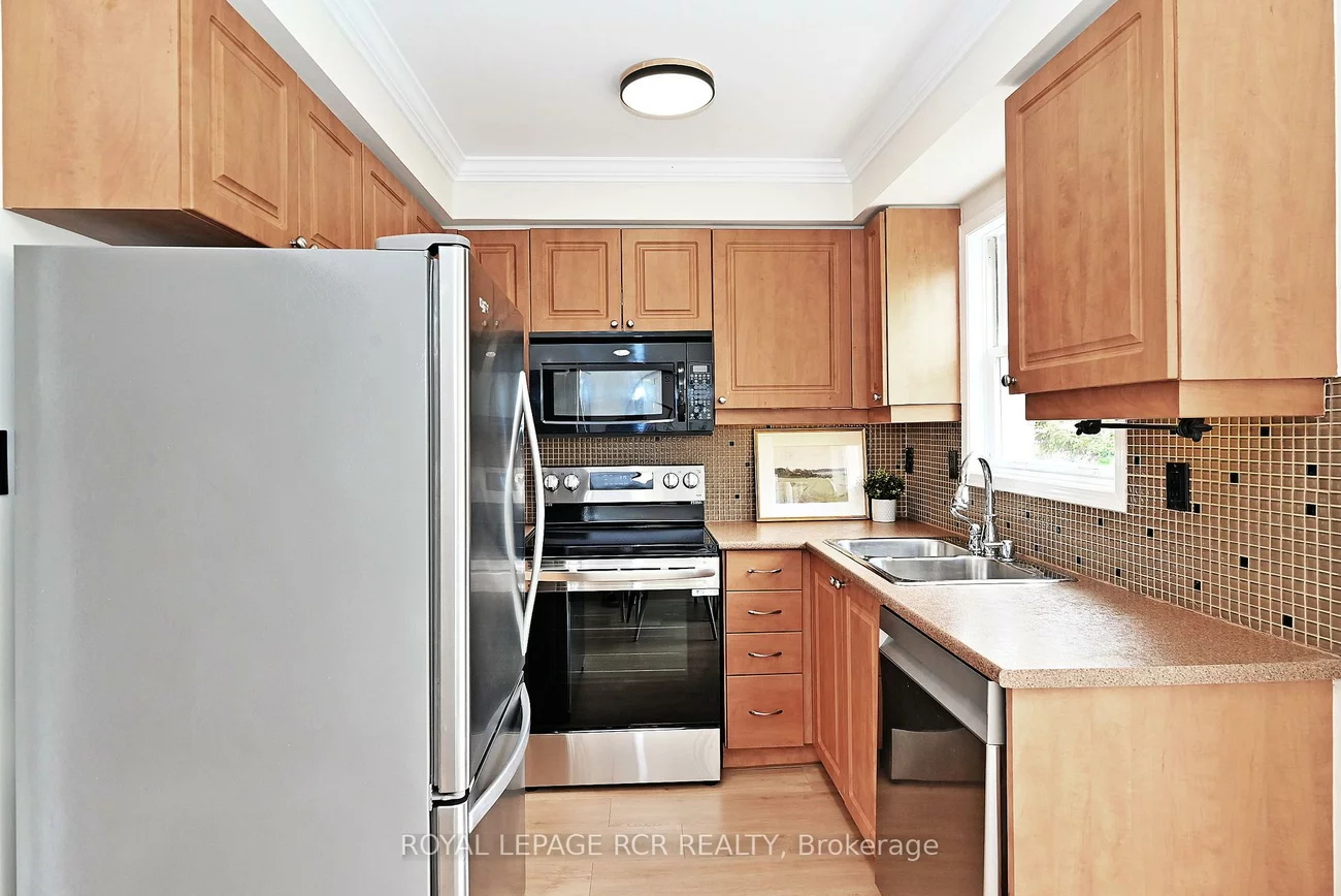 28, Wyatt, Bayview Wellington, Aurora