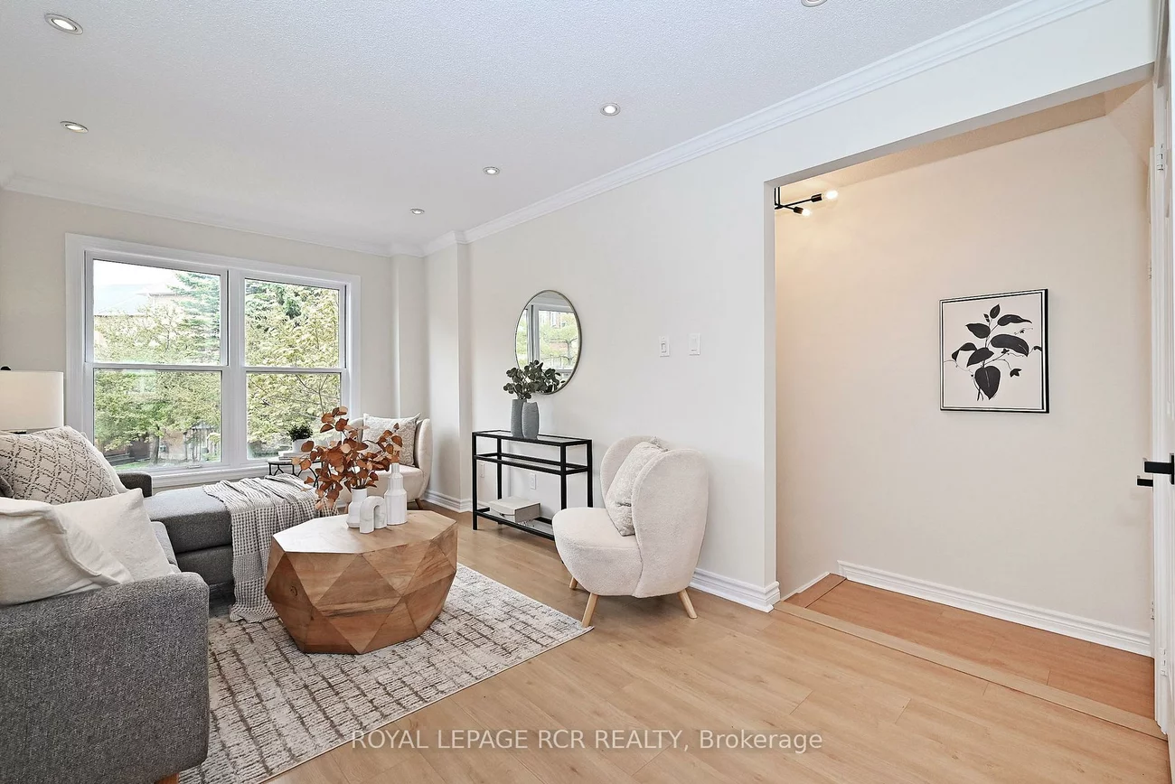 28, Wyatt, Bayview Wellington, Aurora