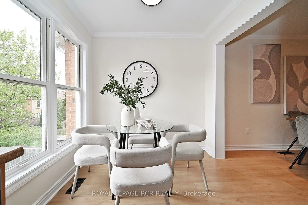 28, Wyatt, Bayview Wellington, Aurora