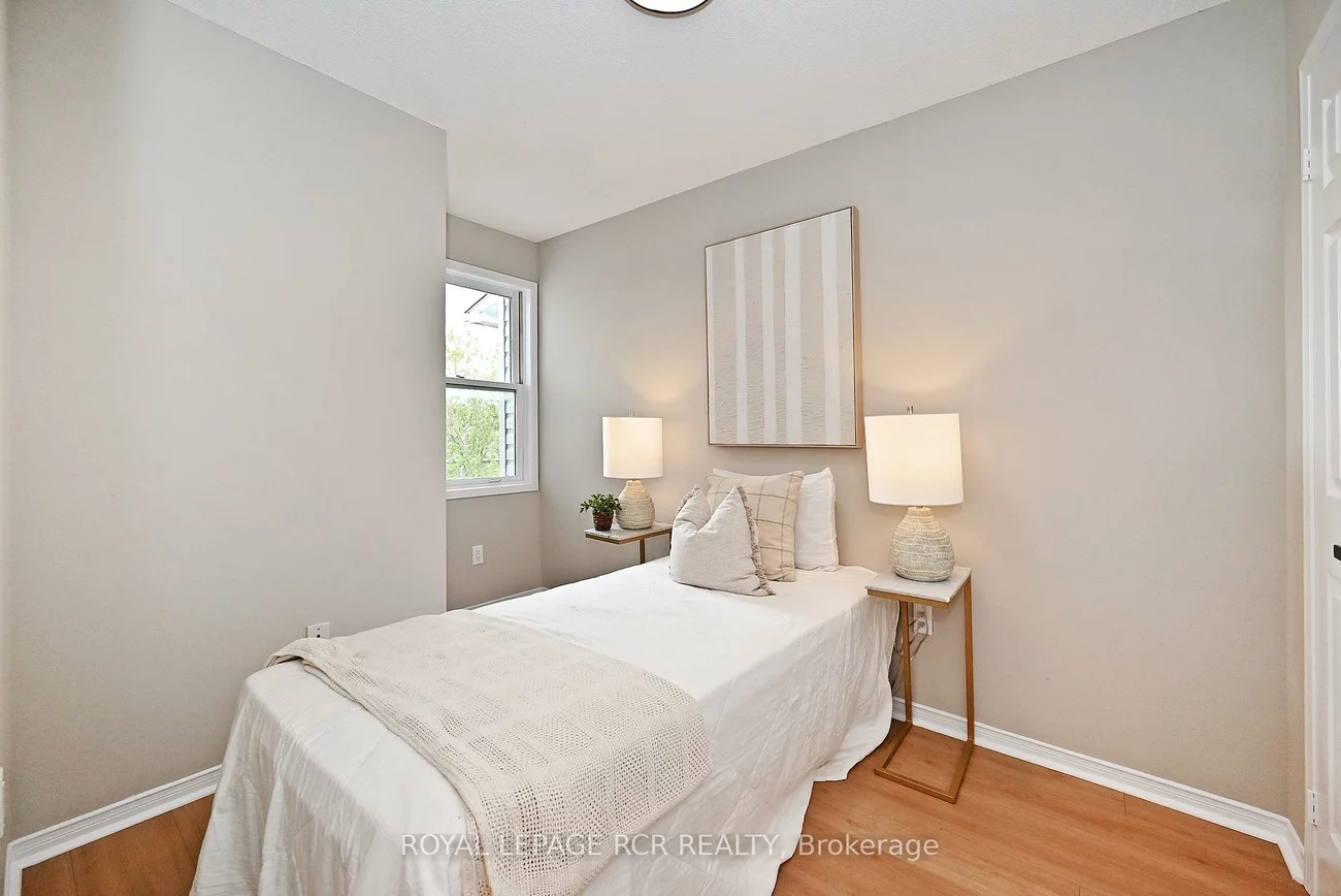 28, Wyatt, Bayview Wellington, Aurora