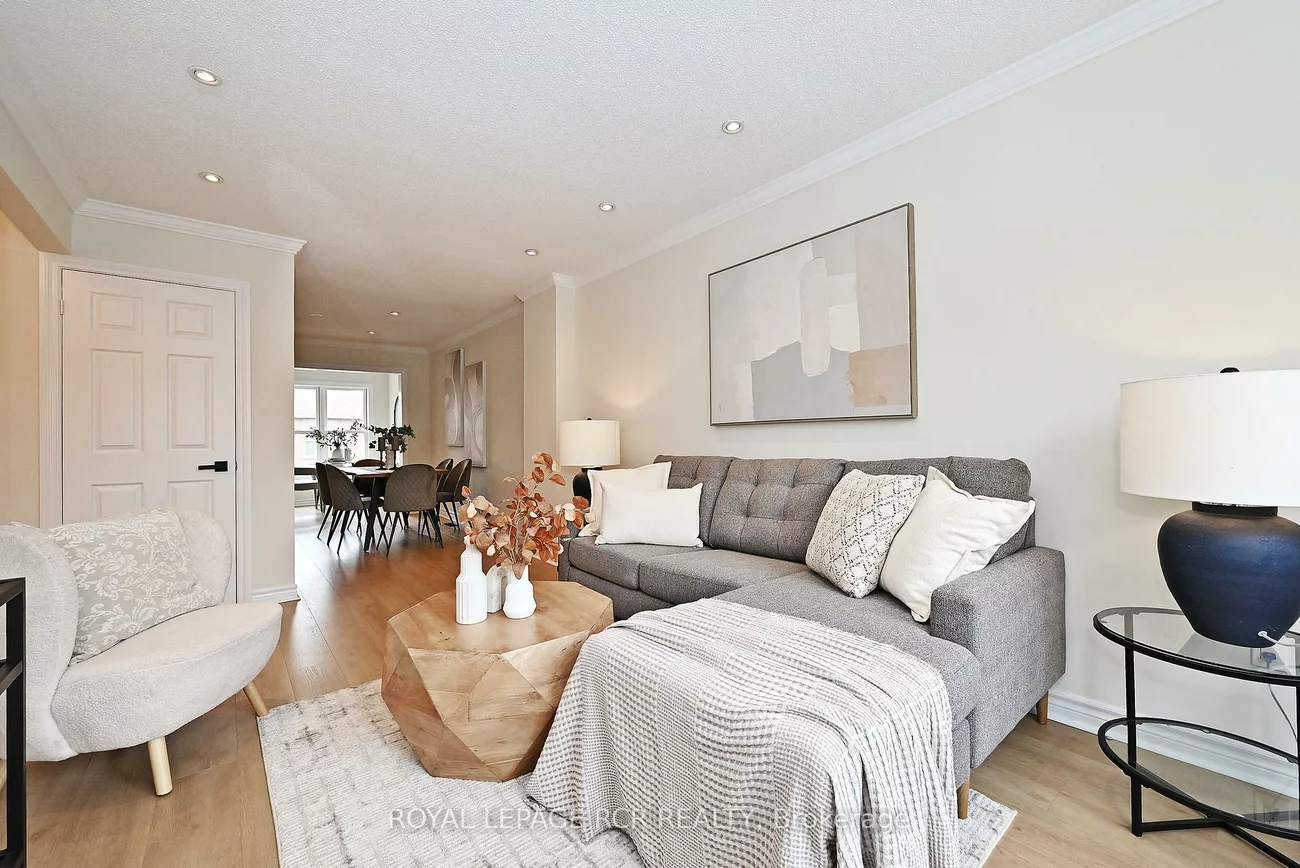 28, Wyatt, Bayview Wellington, Aurora