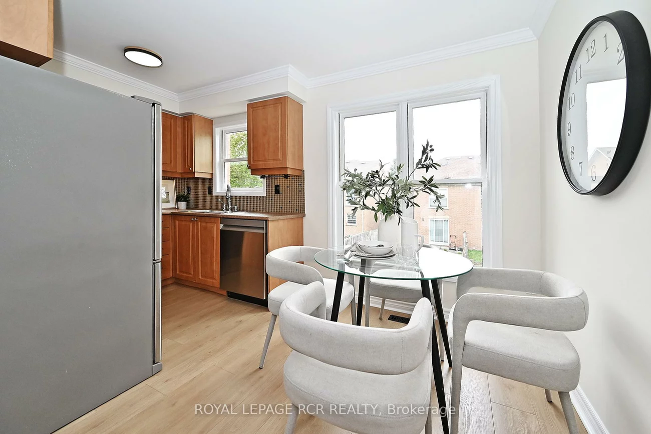 28, Wyatt, Bayview Wellington, Aurora