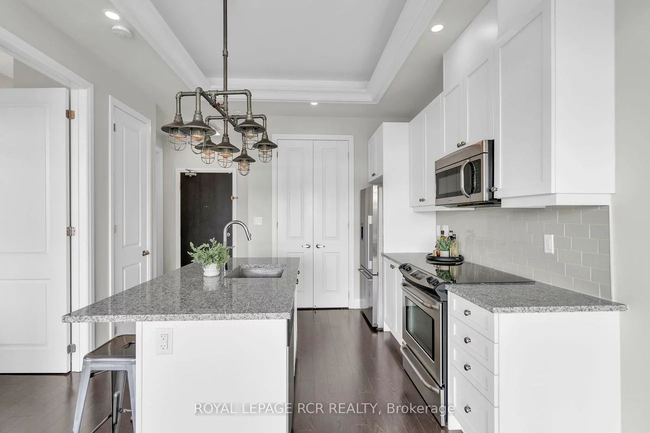 15277, Yonge, Aurora Village, Aurora