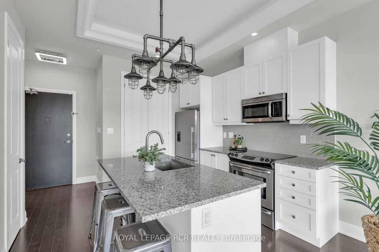 15277, Yonge, Aurora Village, Aurora