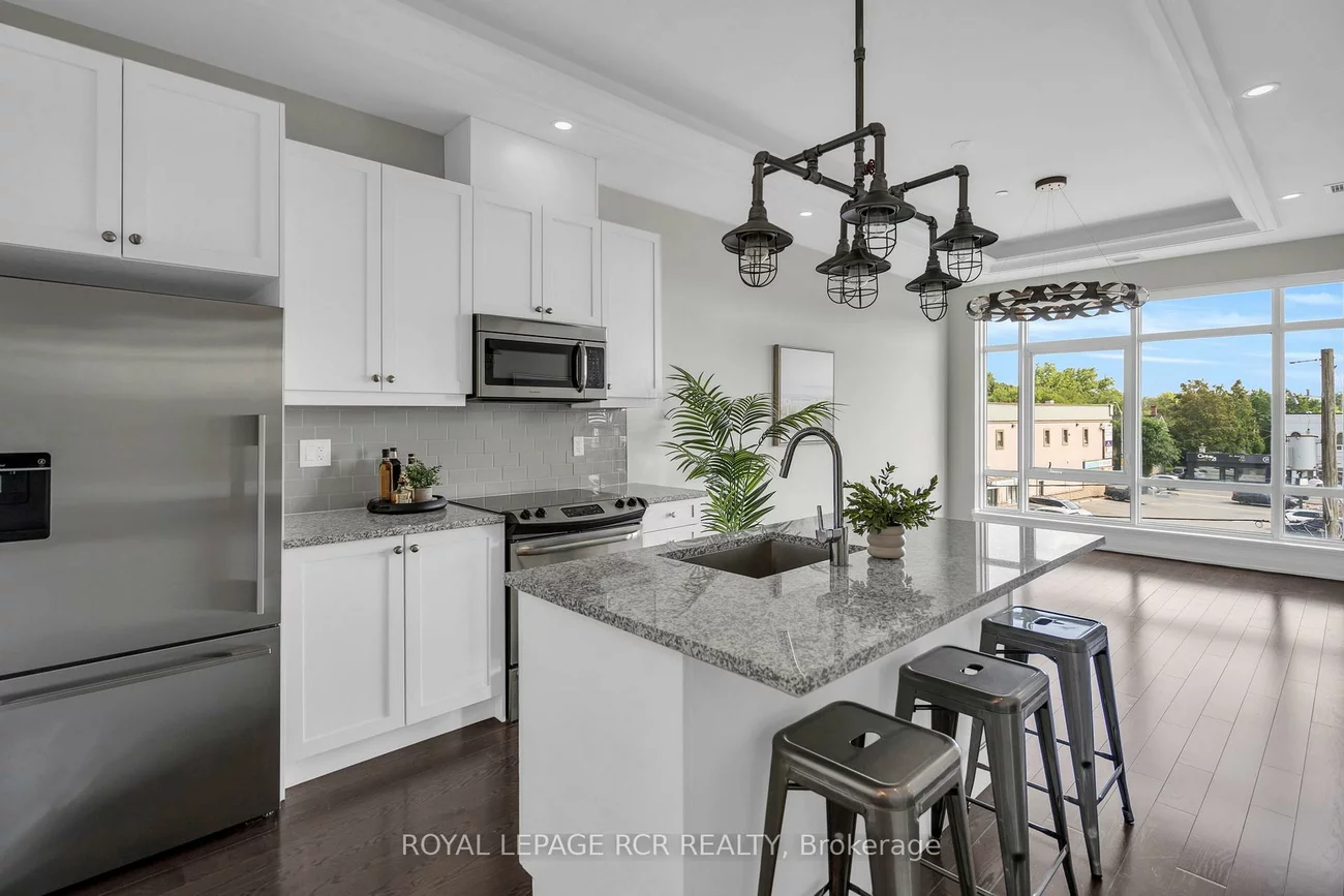 15277, Yonge, Aurora Village, Aurora