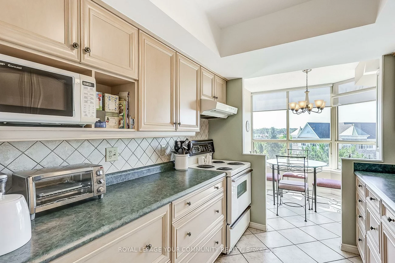 14924, Yonge, Aurora Highlands, Aurora