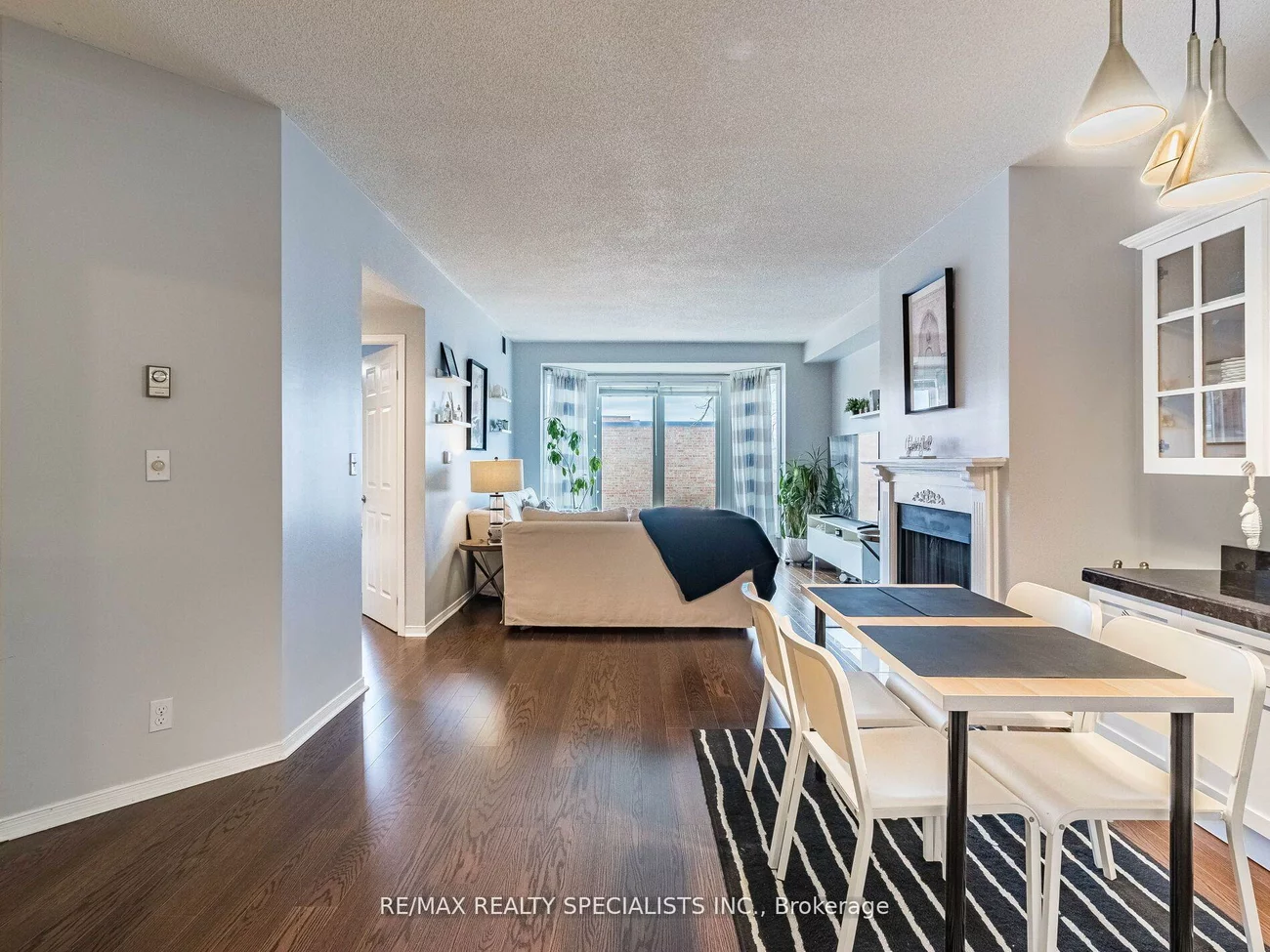 21, George, Aurora Village, Aurora