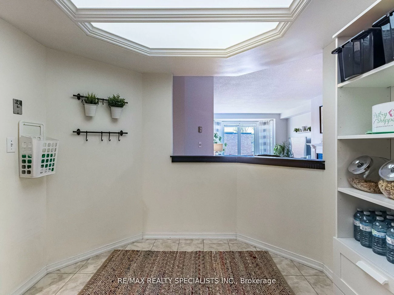 21, George, Aurora Village, Aurora