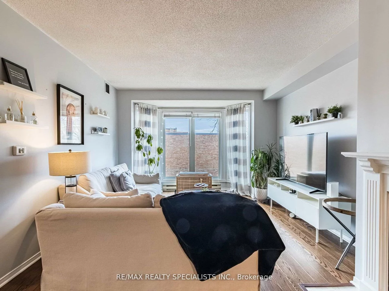 21, George, Aurora Village, Aurora