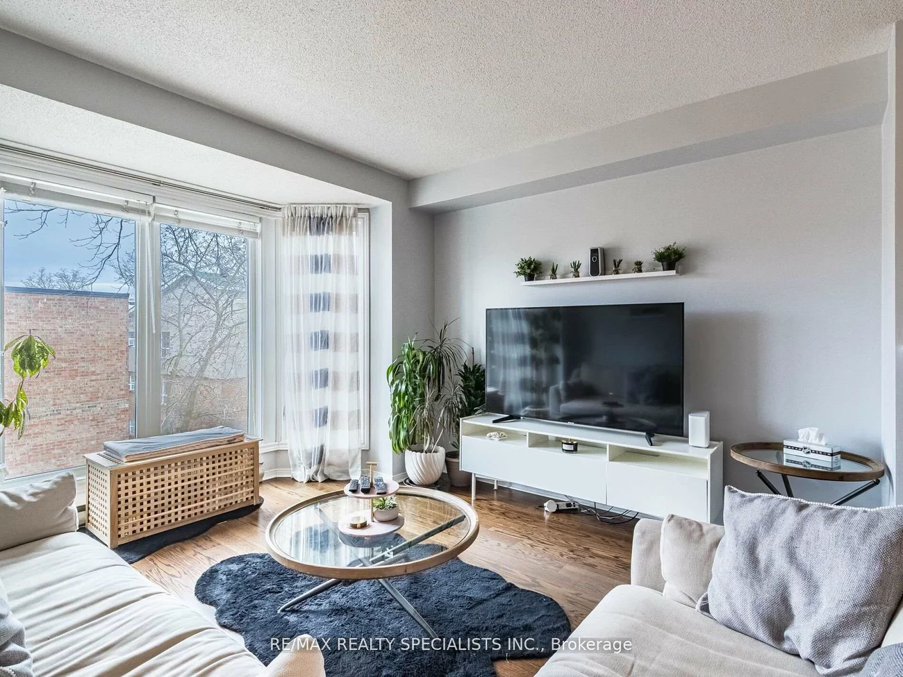 21, George, Aurora Village, Aurora