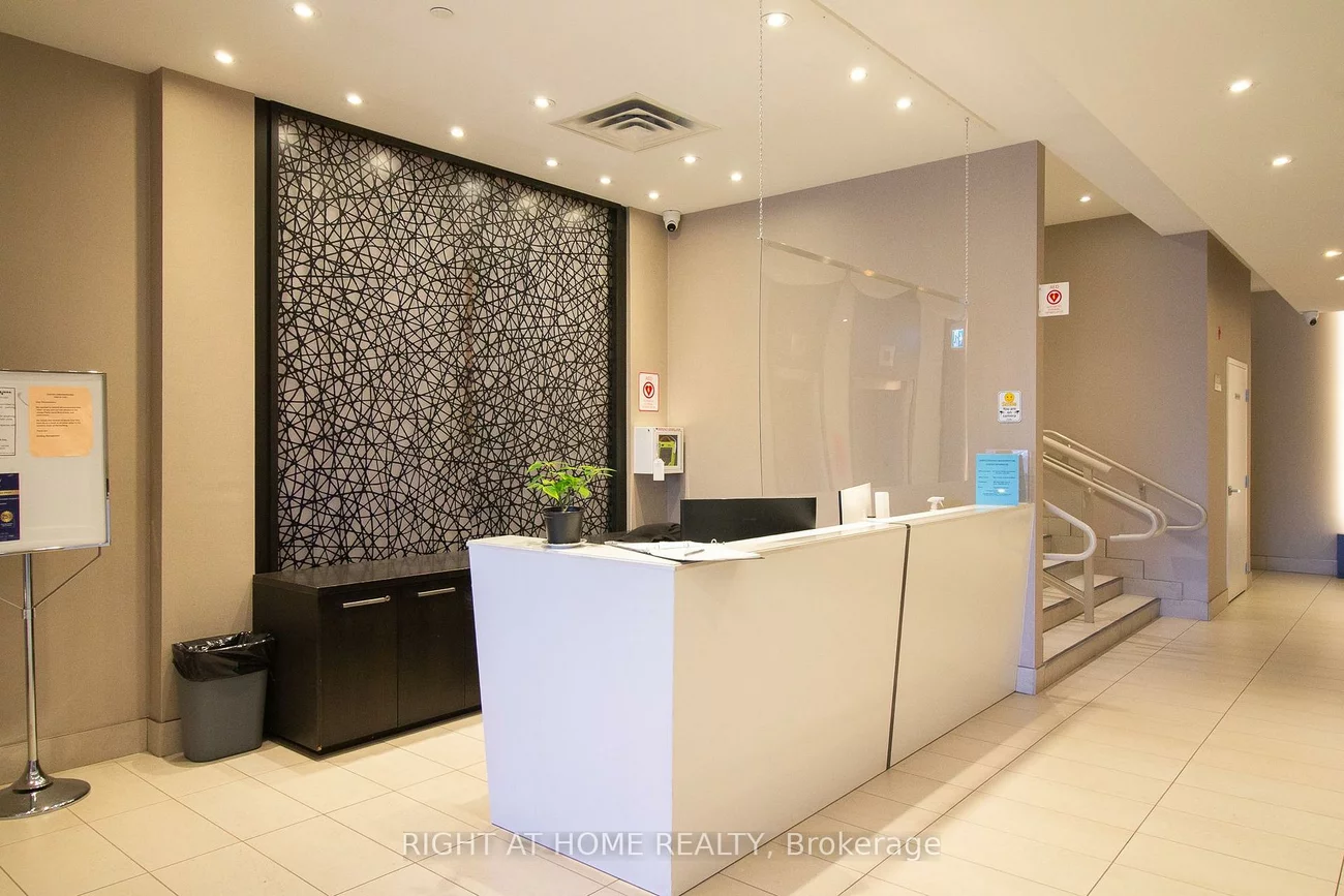 15277, Yonge, Aurora Village, Aurora