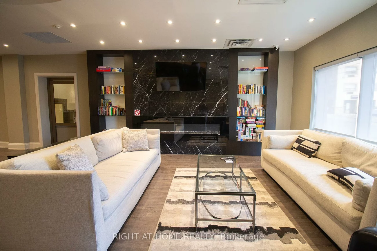 15277, Yonge, Aurora Village, Aurora