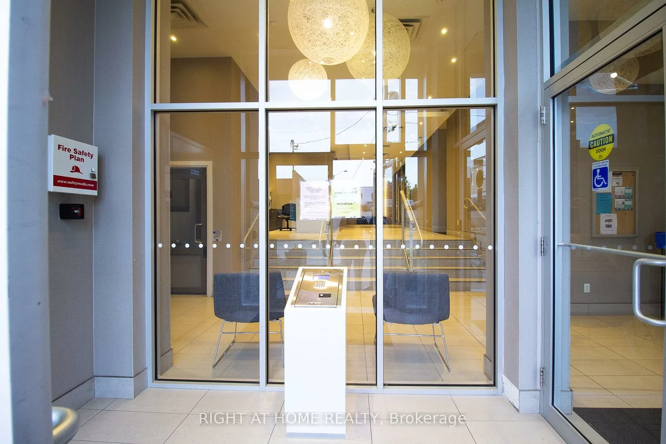 15277, Yonge, Aurora Village, Aurora
