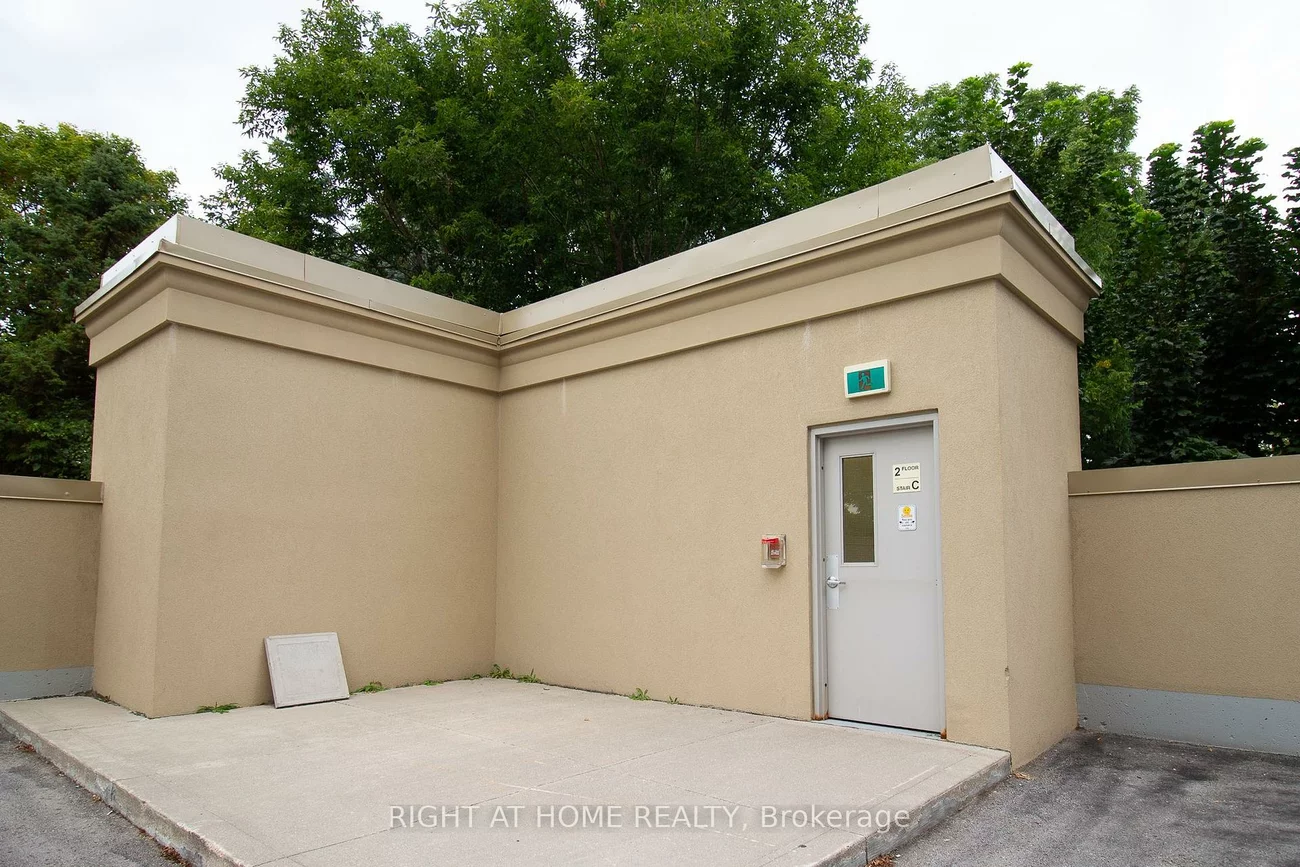 15277, Yonge, Aurora Village, Aurora