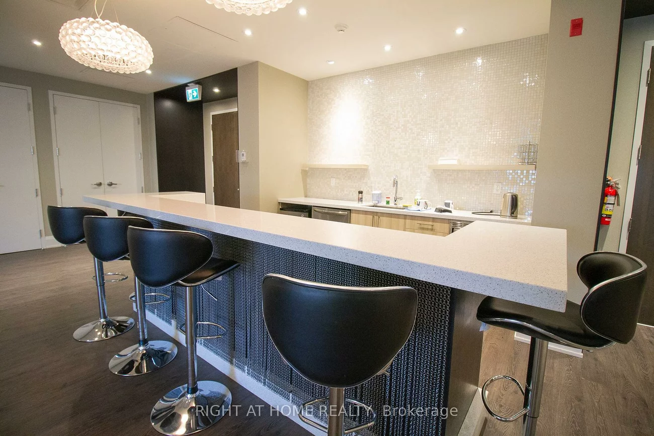 15277, Yonge, Aurora Village, Aurora