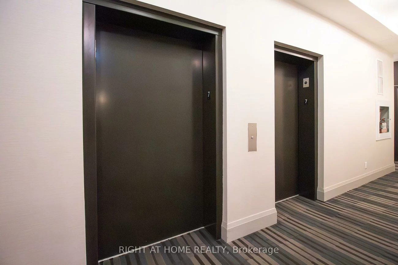 15277, Yonge, Aurora Village, Aurora