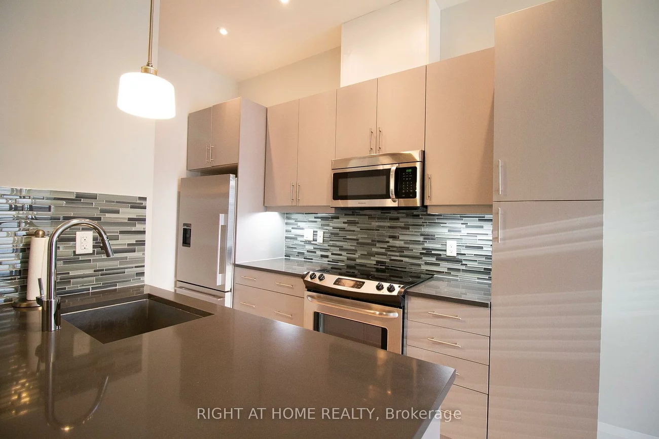 15277, Yonge, Aurora Village, Aurora