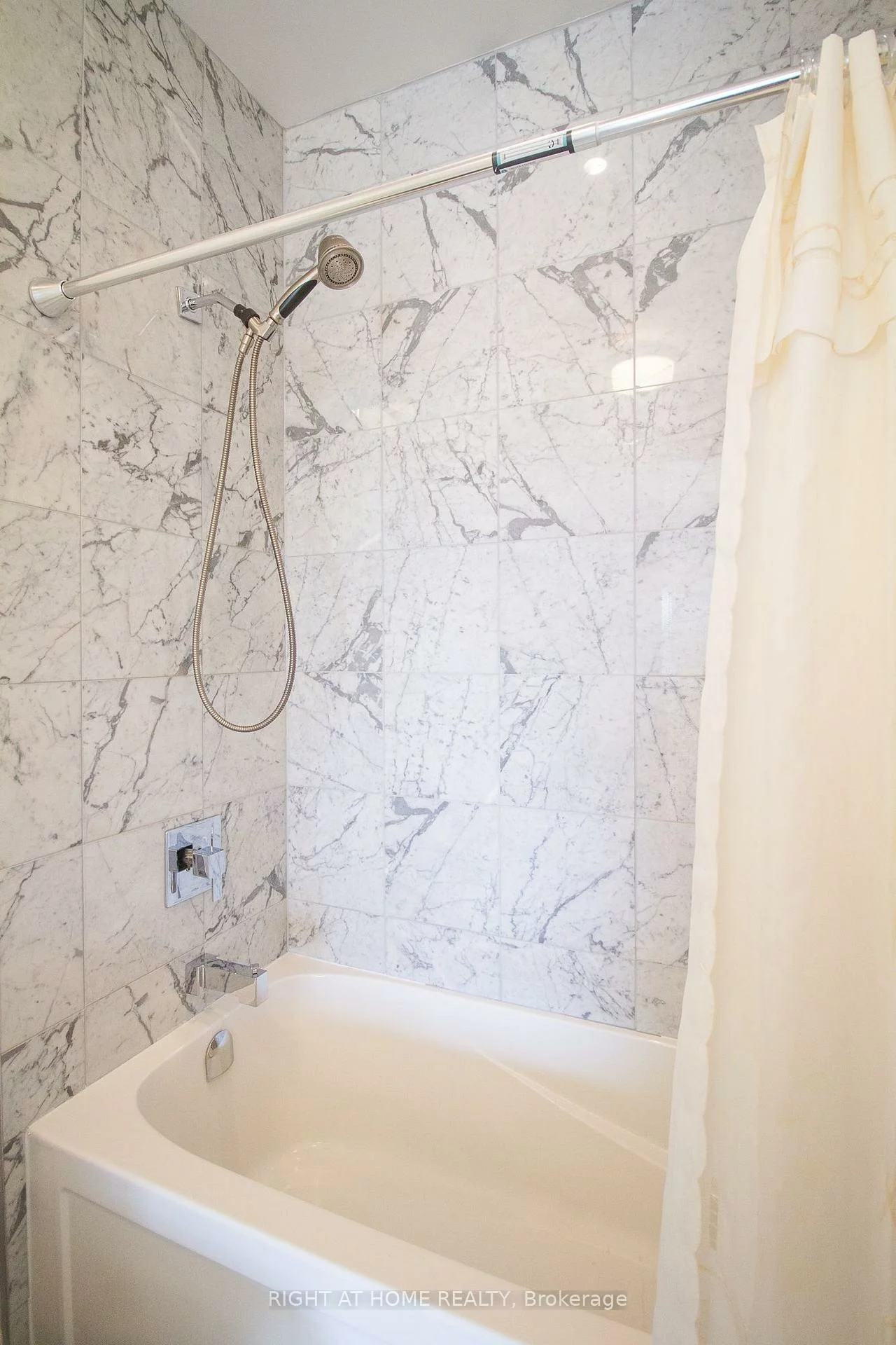 15277, Yonge, Aurora Village, Aurora