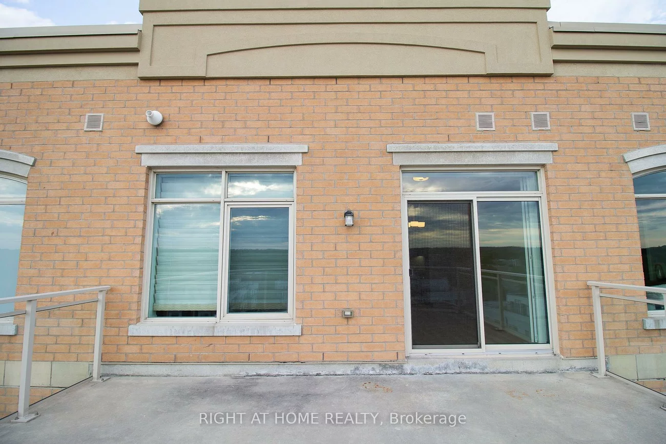 15277, Yonge, Aurora Village, Aurora