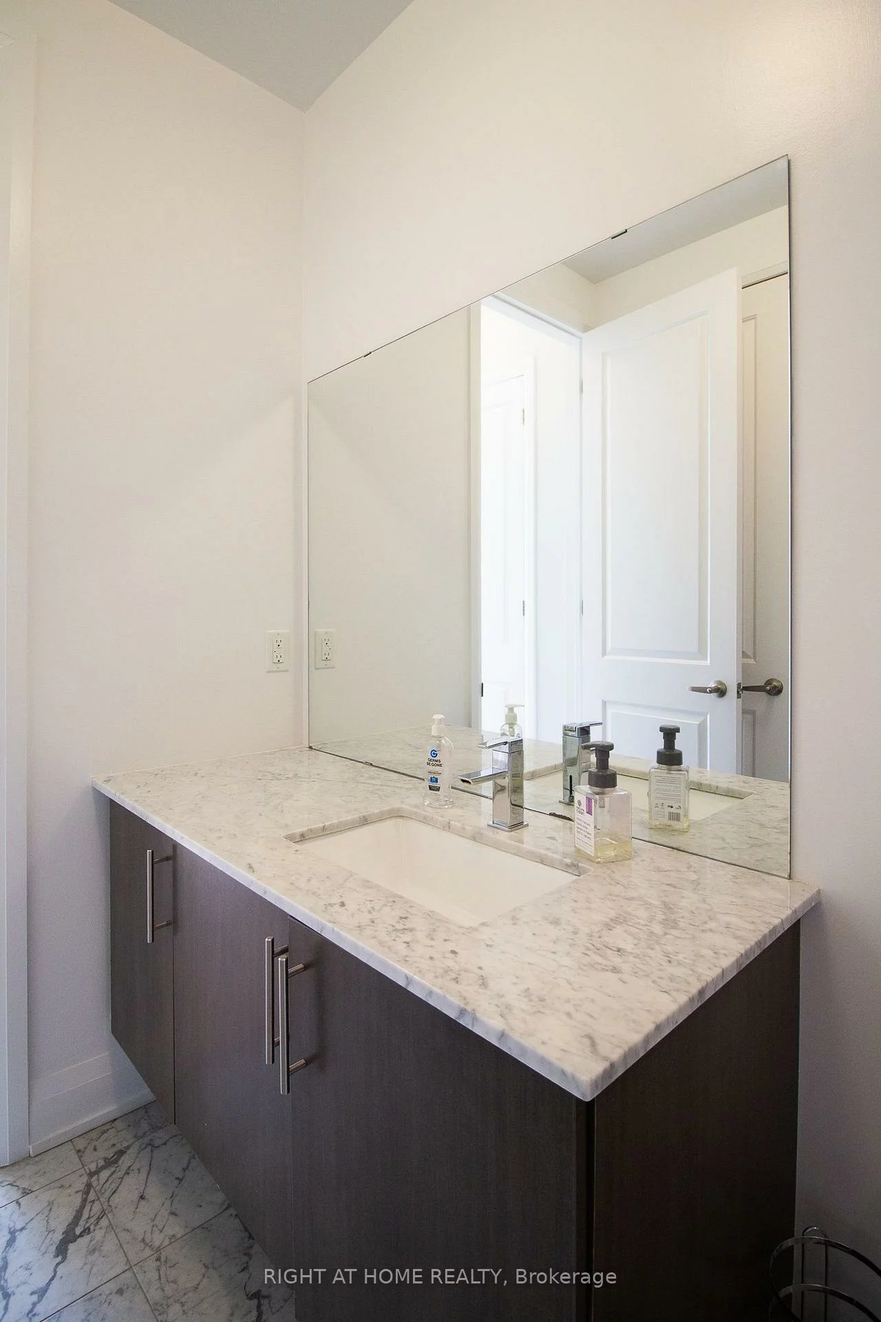 15277, Yonge, Aurora Village, Aurora
