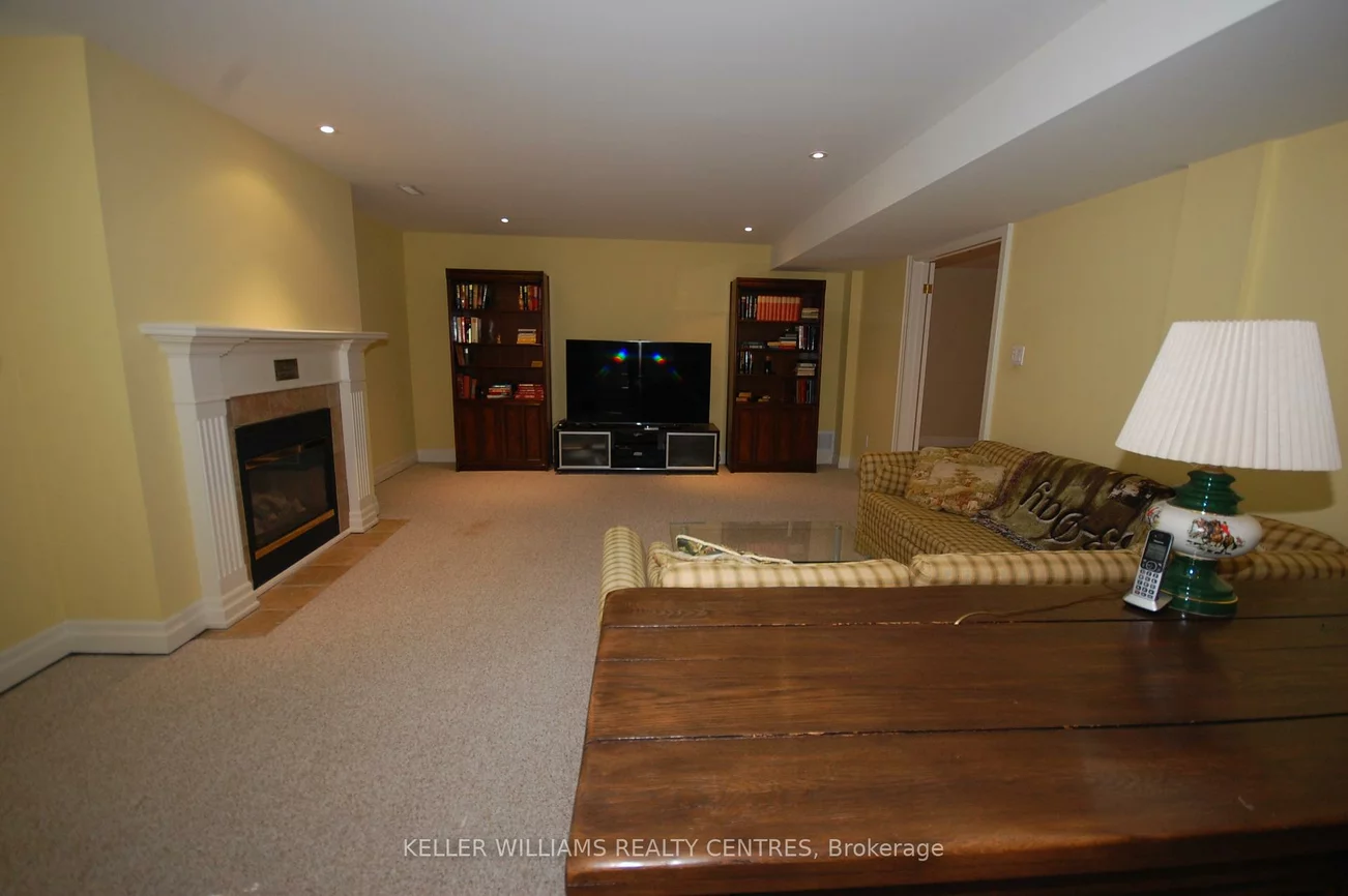 470, Falconwood, Aurora Estates, Aurora